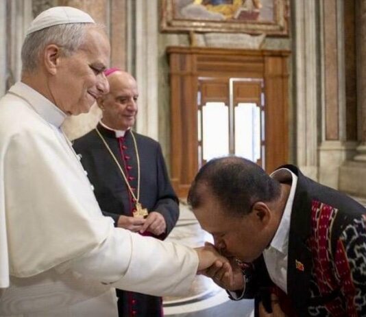 Katekis Timor-Leste Terima Salib Misi dari Paus Leo: “Perutusan Ini Tugas Suci untuk Mewartakan Injil”