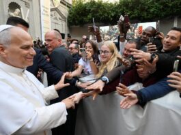 Paus Leo XIV di Turki: Dari Keheningan di Masjid Biru hingga Sentuhan Kasih bagi Lansia