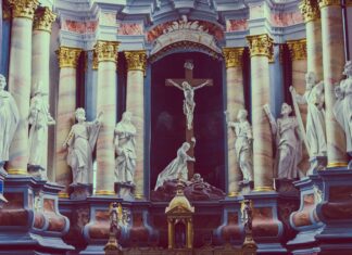 Gereja: Tempat Memperoleh Rahmat dan Mempersembahkan Luka