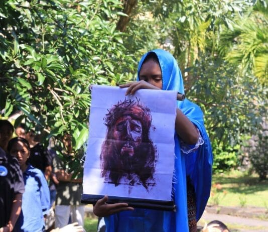 Menapaki Jalan Salib: Antara Devosi yang Menggetarkan dan Iman yang Ditantang