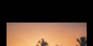 Rolan (Lino Leo) dan Rati (Monika) sedang melakoni adegan di kebun. (Doc. Frater Gerin Nay).