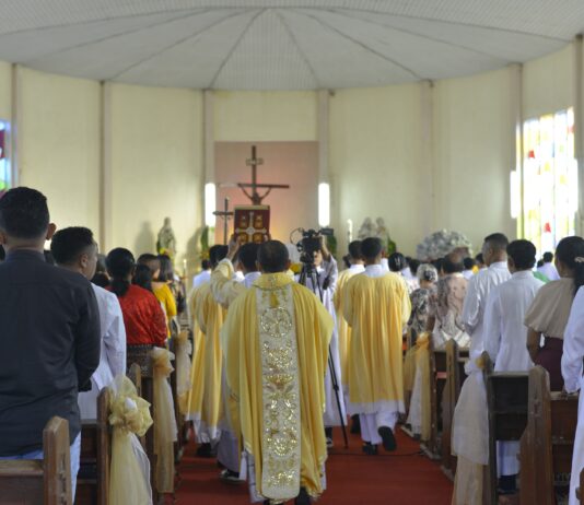Gema Kebangkitan dari Kapela Agung: Saat Paskah Melampaui Altar