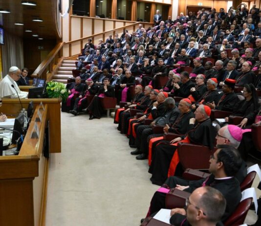 ‘Magnifica humanitas’: Doktrin Radikal Paus Leo XIV Membongkar Monopoli AI dan Kolonialisme Data Global