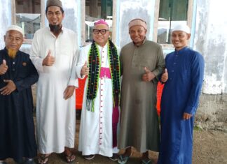 Merajut Persaudaraan Lintas Iman, Keuskupan Labuan Bajo Salurkan Hewan Kurban ke Masjid Al Munawwarah