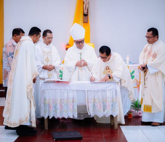 Estafet Kepemimpinan di Ujung Barat Flores: Uskup Labuan Bajo Lantik Vikep Baru pada Momen Corpus Christi