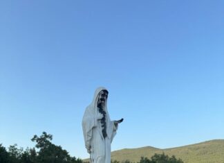Patung Bunda Maria di Bosnia Dinodai, Paroki Serukan Doa dan Pengampunan