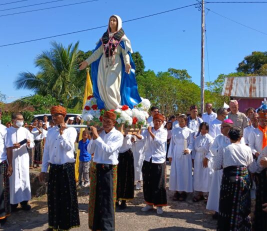 Mgr. Maksimus Regus Buka Prosesi Agung Maria Assumpta, Awali Festival Golo Koe 2026