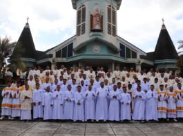 27 Frater SVD Ikrar Kaul Kekal di Tengah Gempa Flores: Perayaan Dipindahkan ke Luar Ruangan