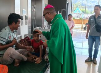 Gereja Katolik Hadirkan Layanan Terpadu Bantu Ratusan Ribu Korban Gempa Flores