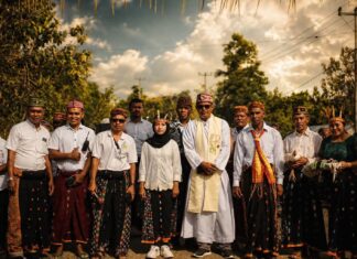 Pesan Damai dari Labuan Bajo: Seutas Selendang, Dua Iman, Satu Persaudaraan